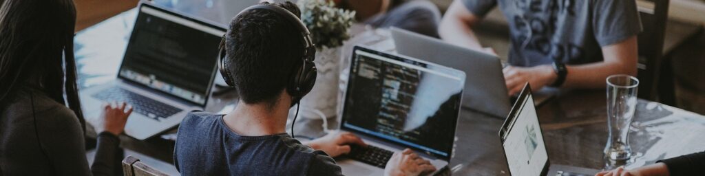 Daljit Sall of Randstad Singapore|Singapore Talent Interview|Singapore Talent Interview|Singapore Talent Interview|People working at desk|People working at desk